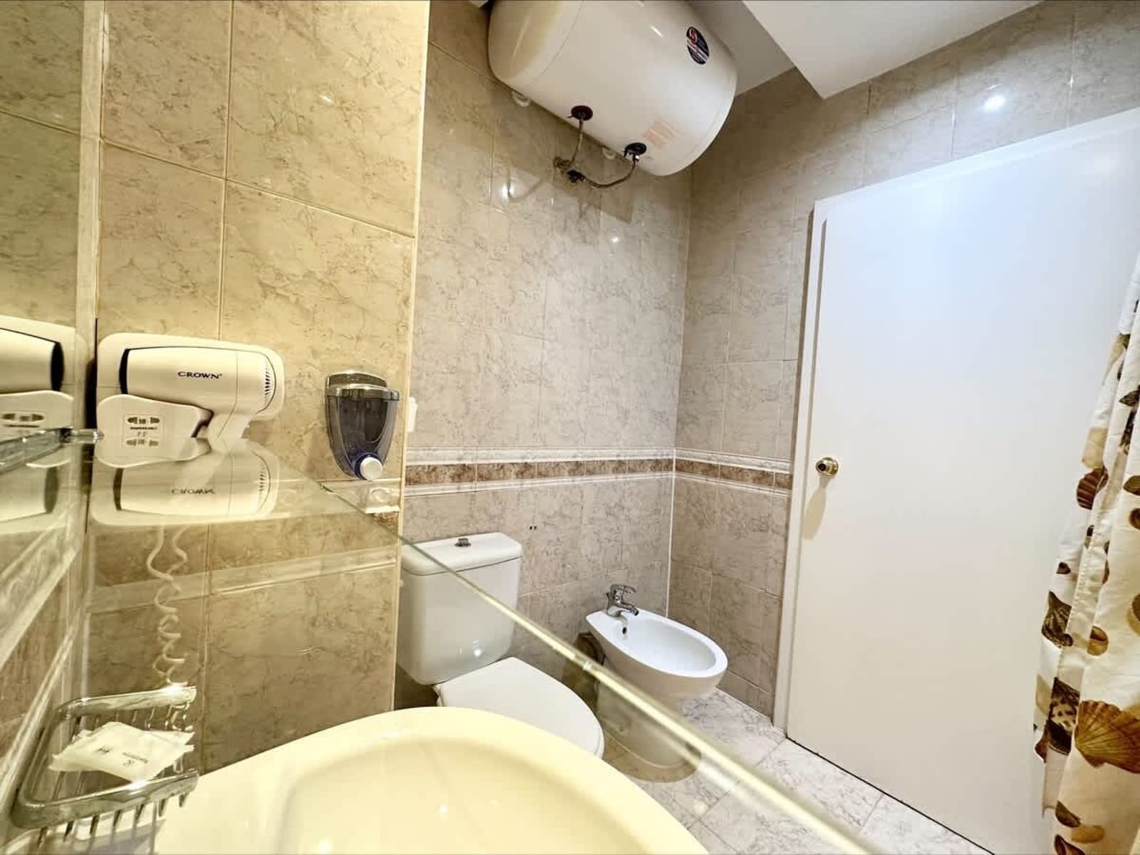 Miramar Palace Family Studio - Photo 21