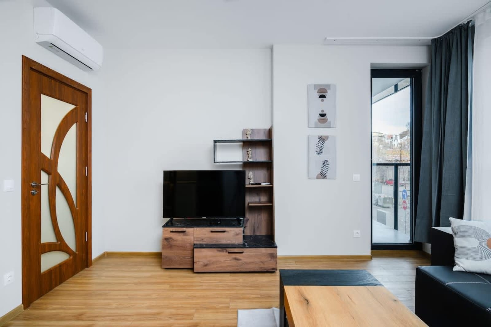 Modern Stay with Balcony and Parking - Photo 5