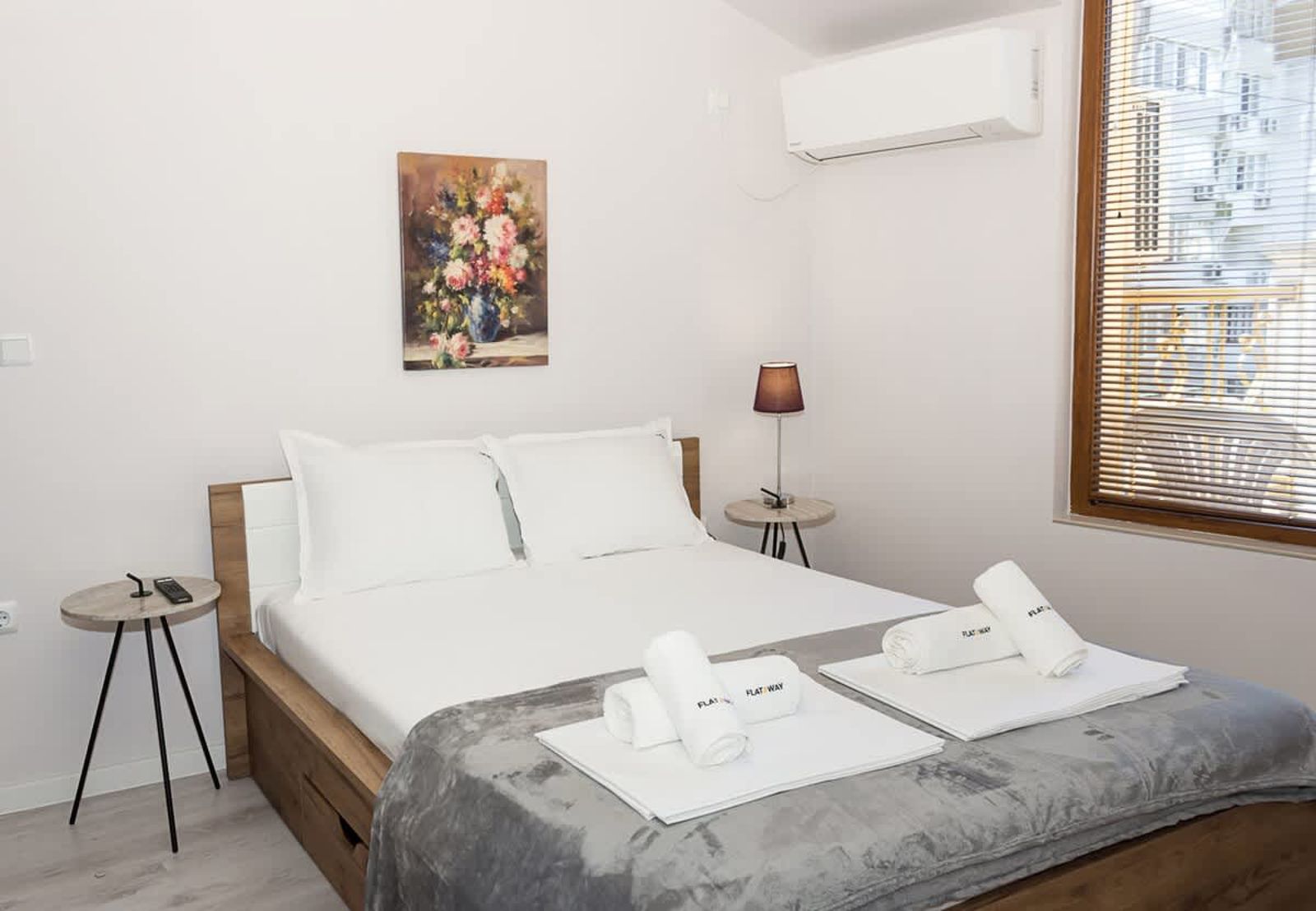 The Purplish Apartment Varna Center - Cover Photo