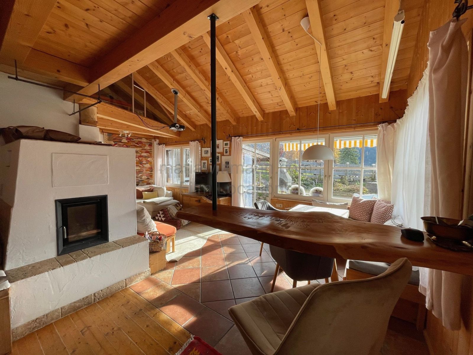 Location 515 - Cover Photo