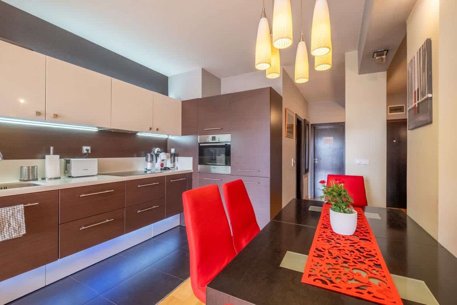 Chic 1BD Flat near Metro | Workspace &amp; Terrace - Photo 22