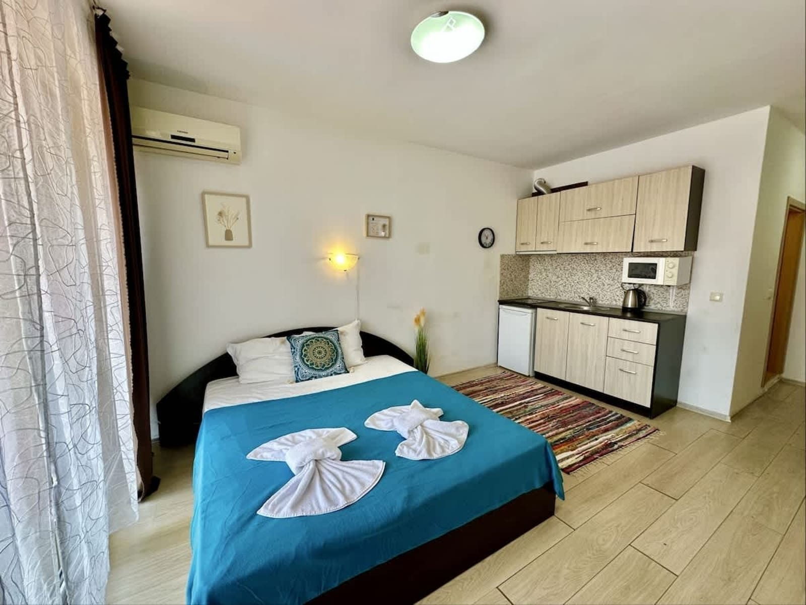 Cozy pool view studio  Sunny View Central - Photo 7