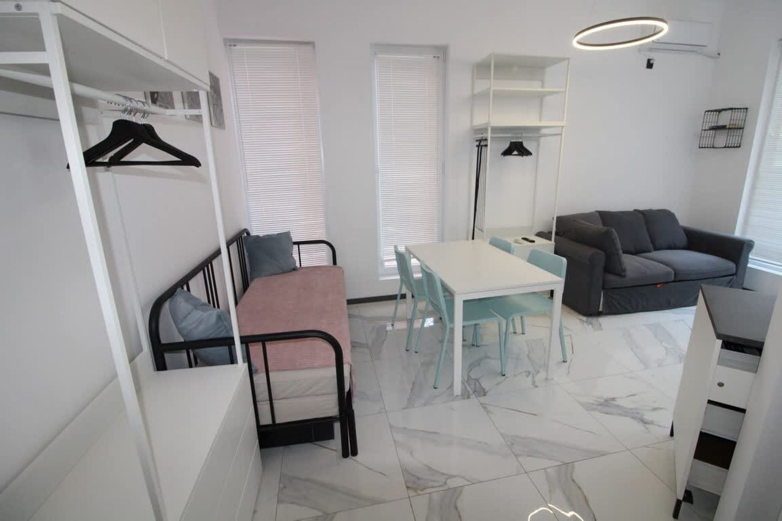 Sunny Day 6 Modern Studio - Photo 15