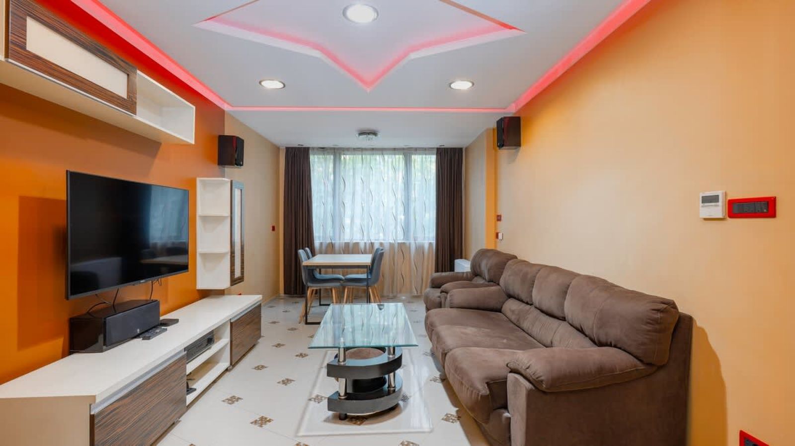 Central 1BD Apartment Next to Women's Market - Cover Photo