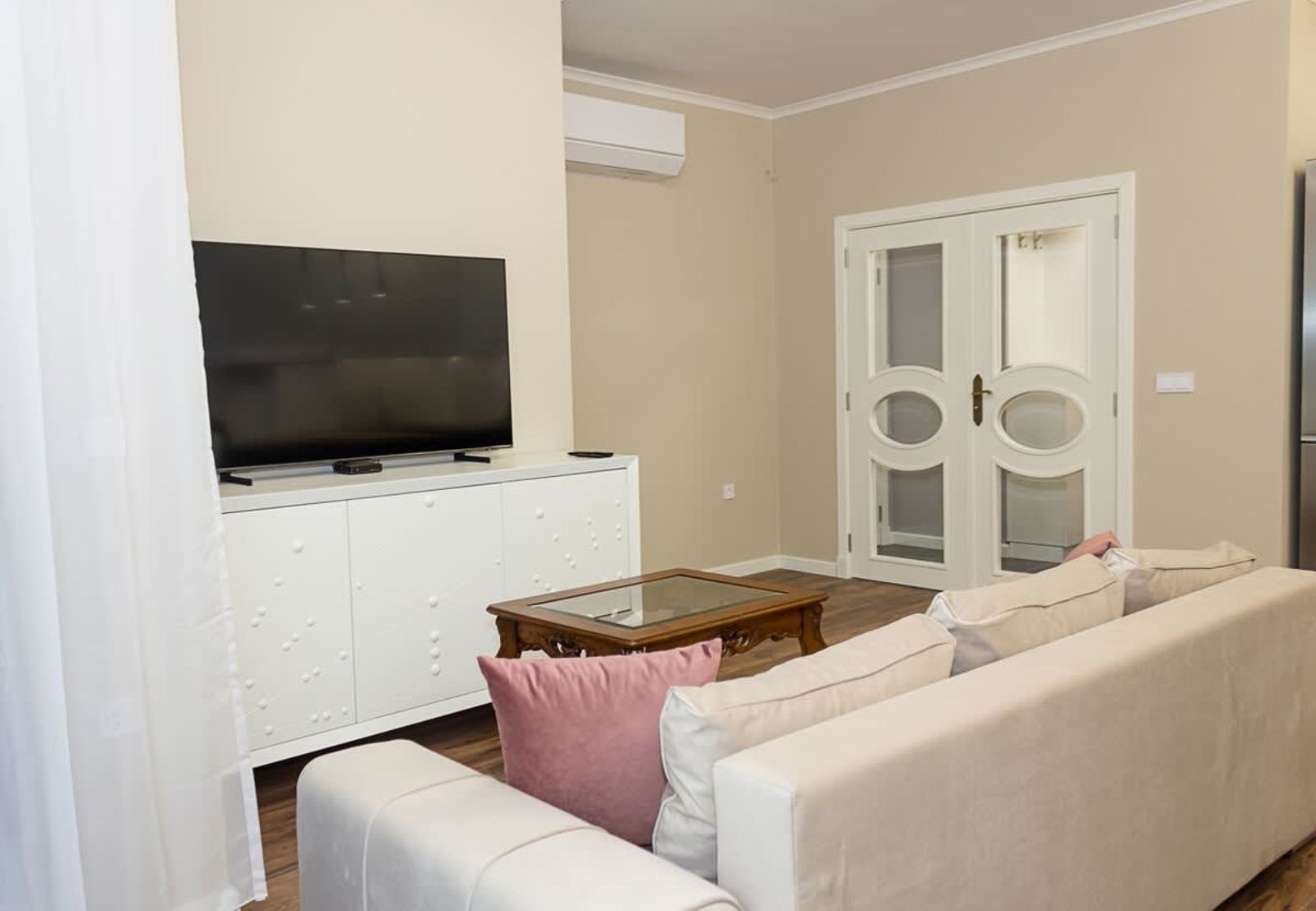 2BD Home In The Heart Of Varna with Parking - Blue - Photo 7