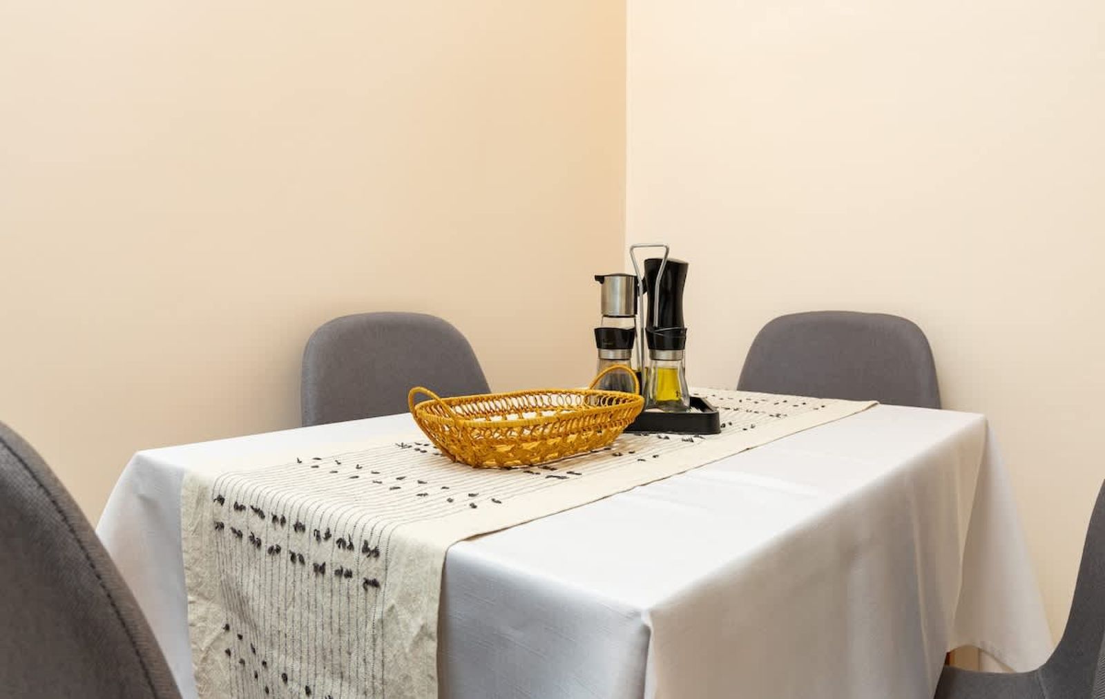 City Retreat with Local Charm - Photo 9