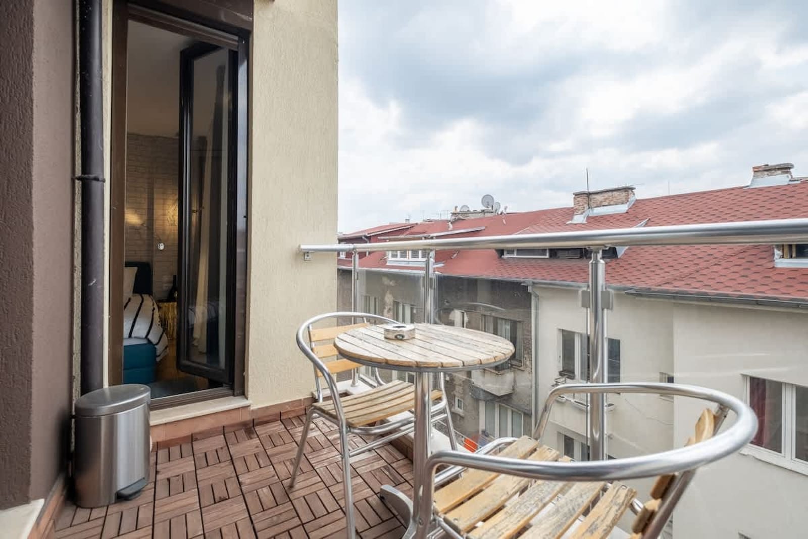 High-end Designer 2BR Aprt + Lift&amp;Balconies - Photo 23