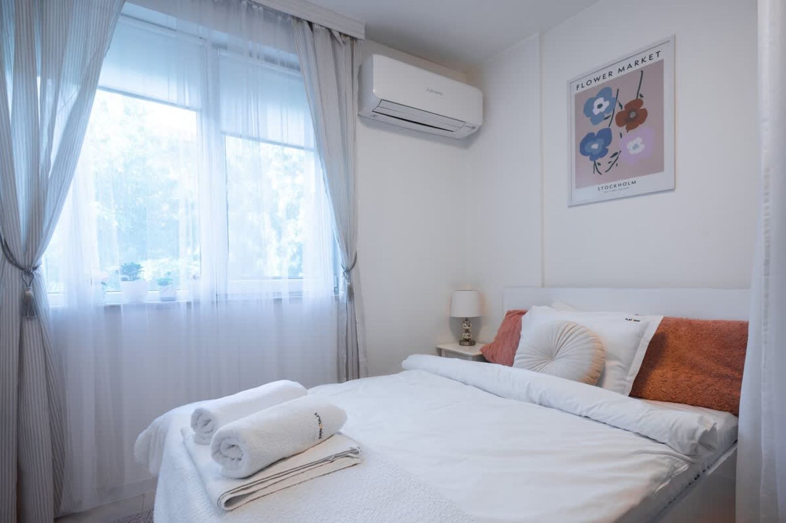 Cozy Studio - Your Home Away From Home - Photo 11