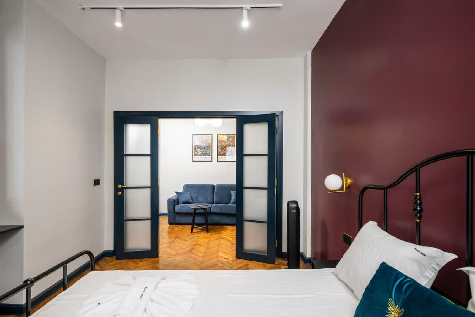 Royal Retreat - Your central designer spot - Photo 12