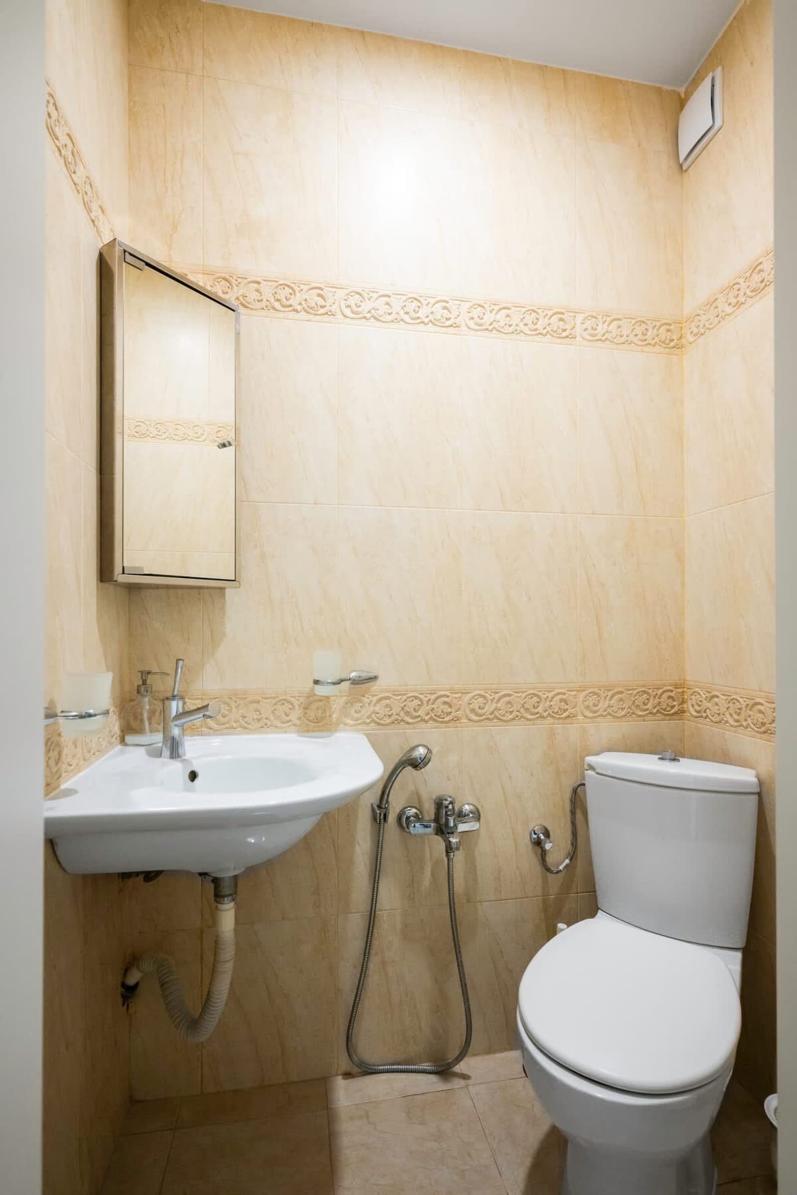 The Purely Placed 1BD Central Flat - Photo 10