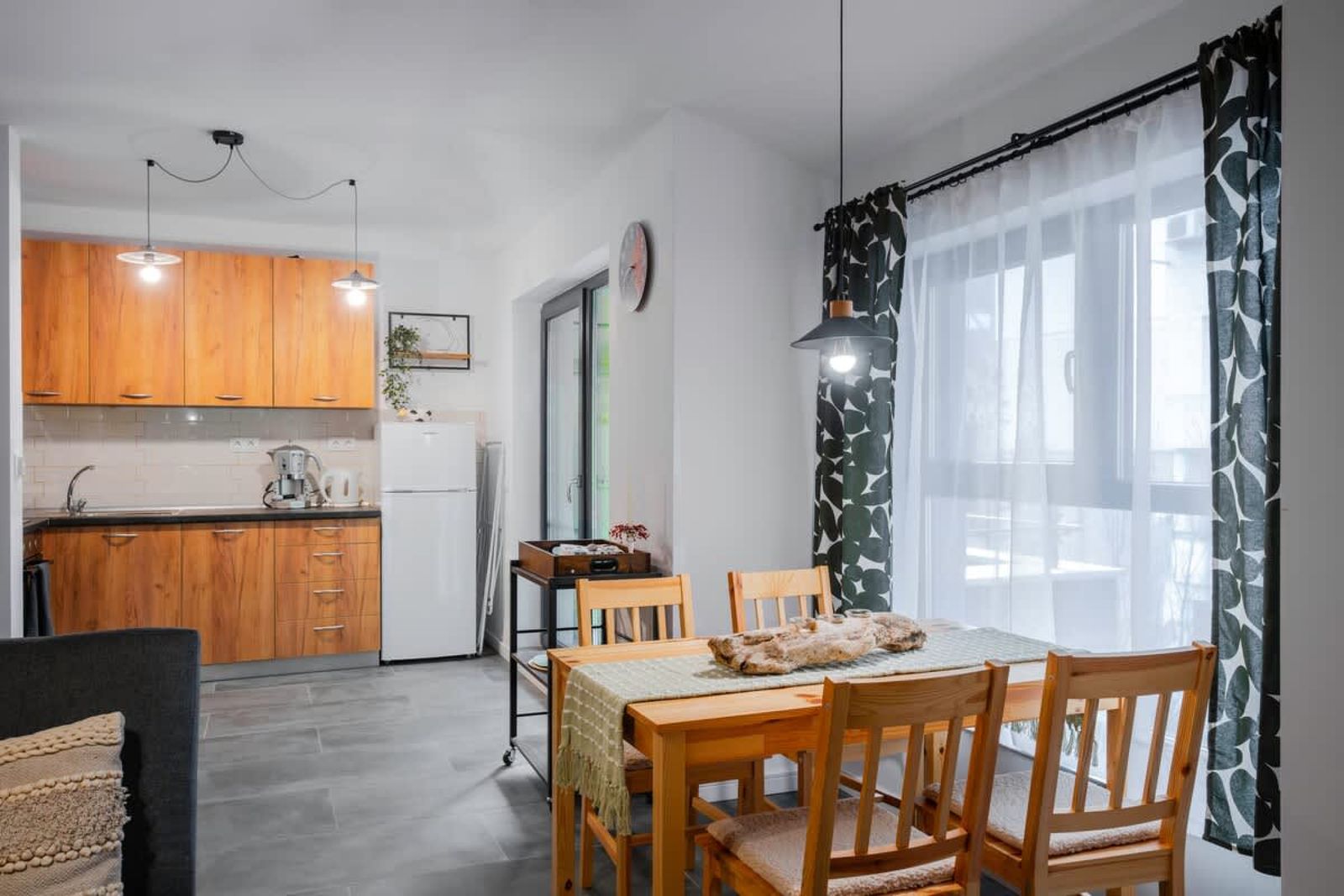 Brick Haven: Contemporary Urban Living Redefined - Photo 11