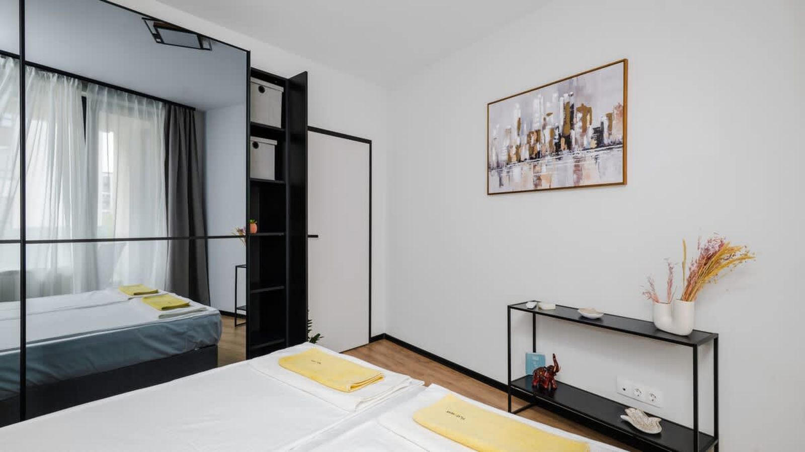 Fresh &amp; Modern Apartment with Balcony - Photo 15