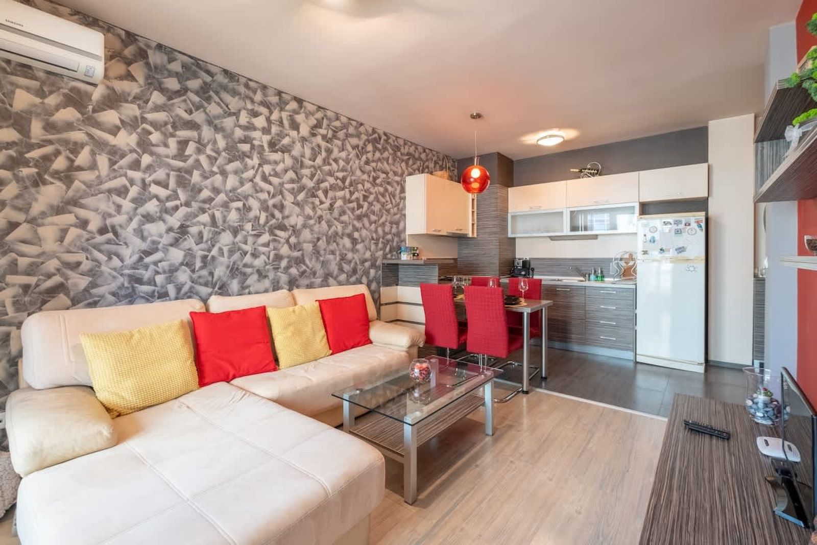 Modern Apartment | Top Location - Photo 6