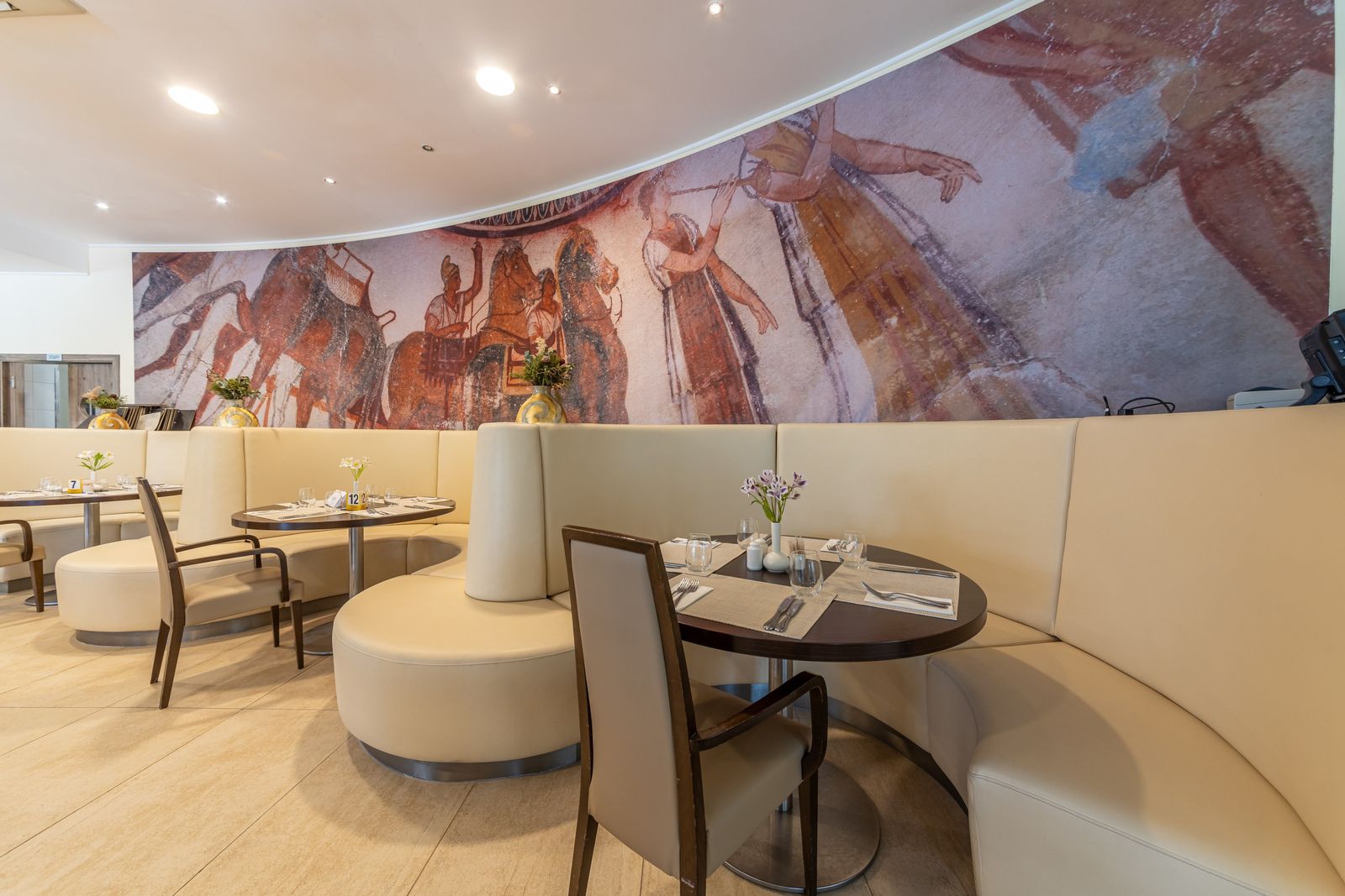 Cozy Restaurant in the Flamingo Grand Hotel - Photo 16