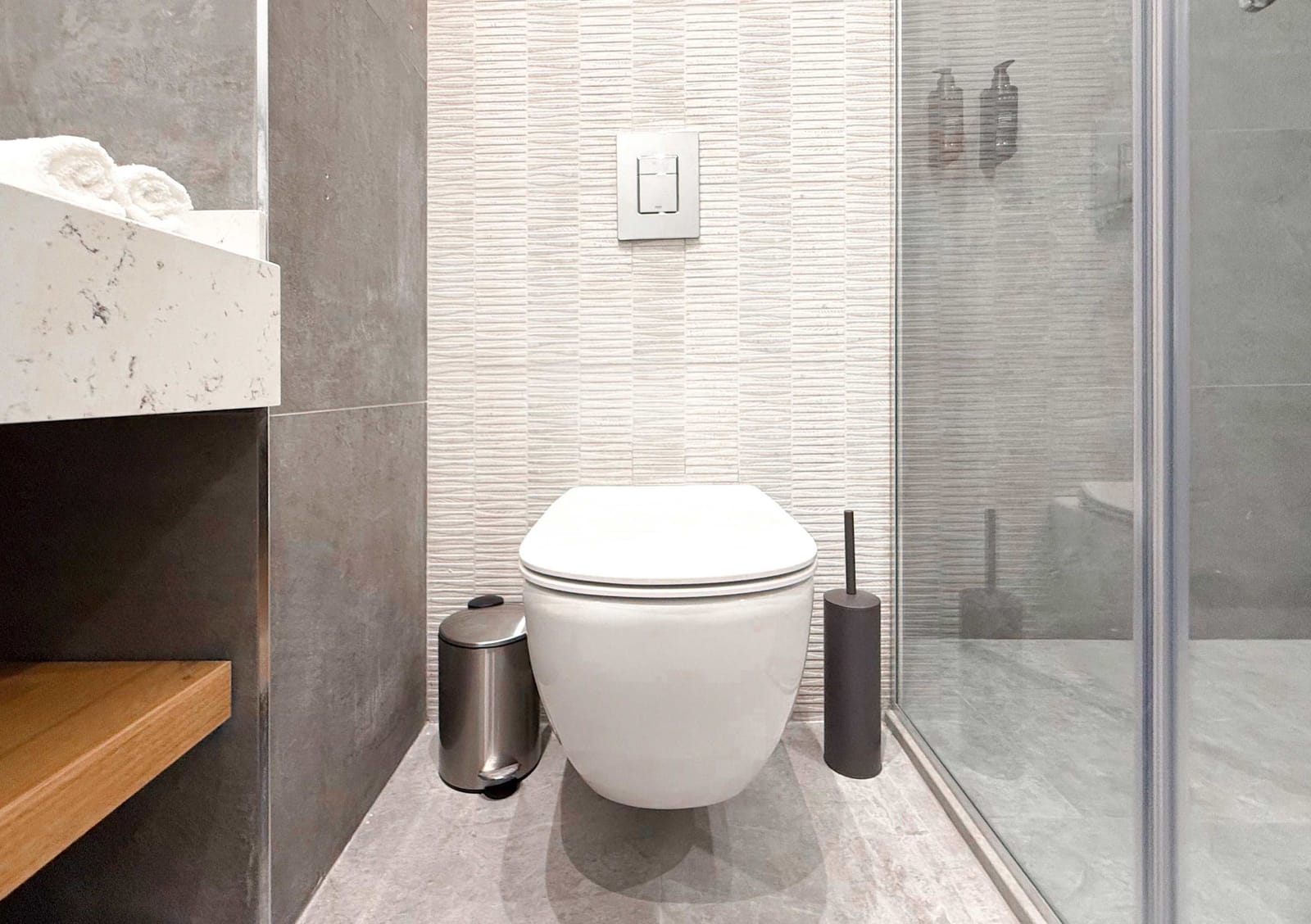 Hayashi Hotel – Deluxe Apartments w/ Breakfast - Photo 10