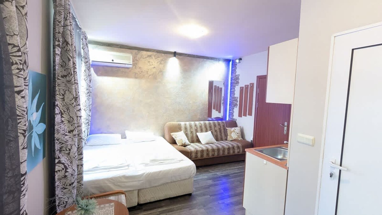 Compact studio with indoor pool near Cacao Beach - Photo 12