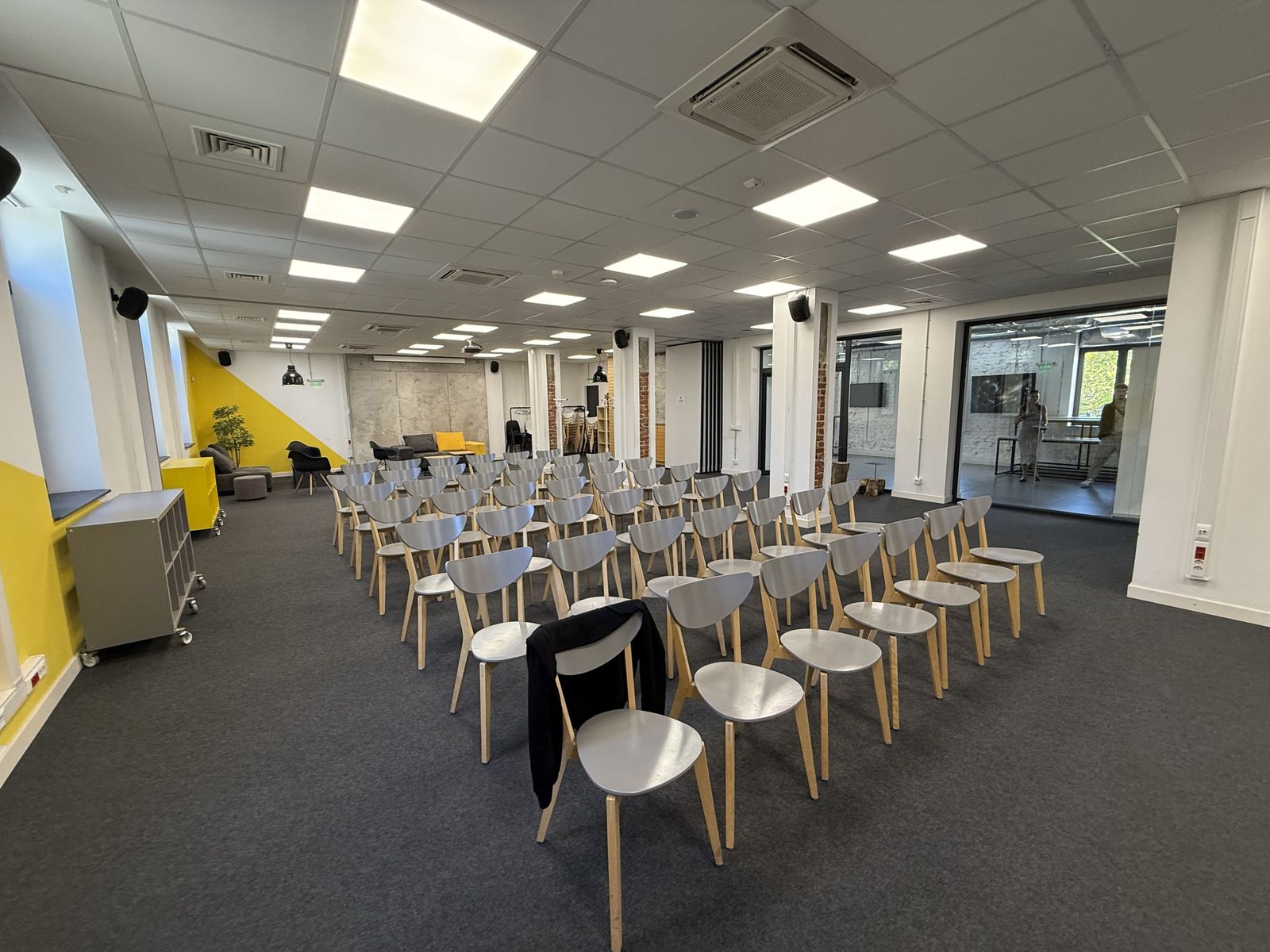 Modern Conference Room in the Heart of Sofia - Photo 21