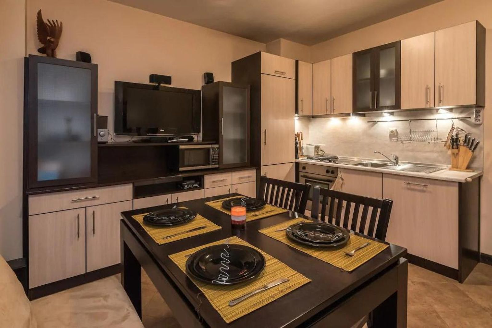 Charming, fully-furnished, 2-bedroom apartment - Photo 9