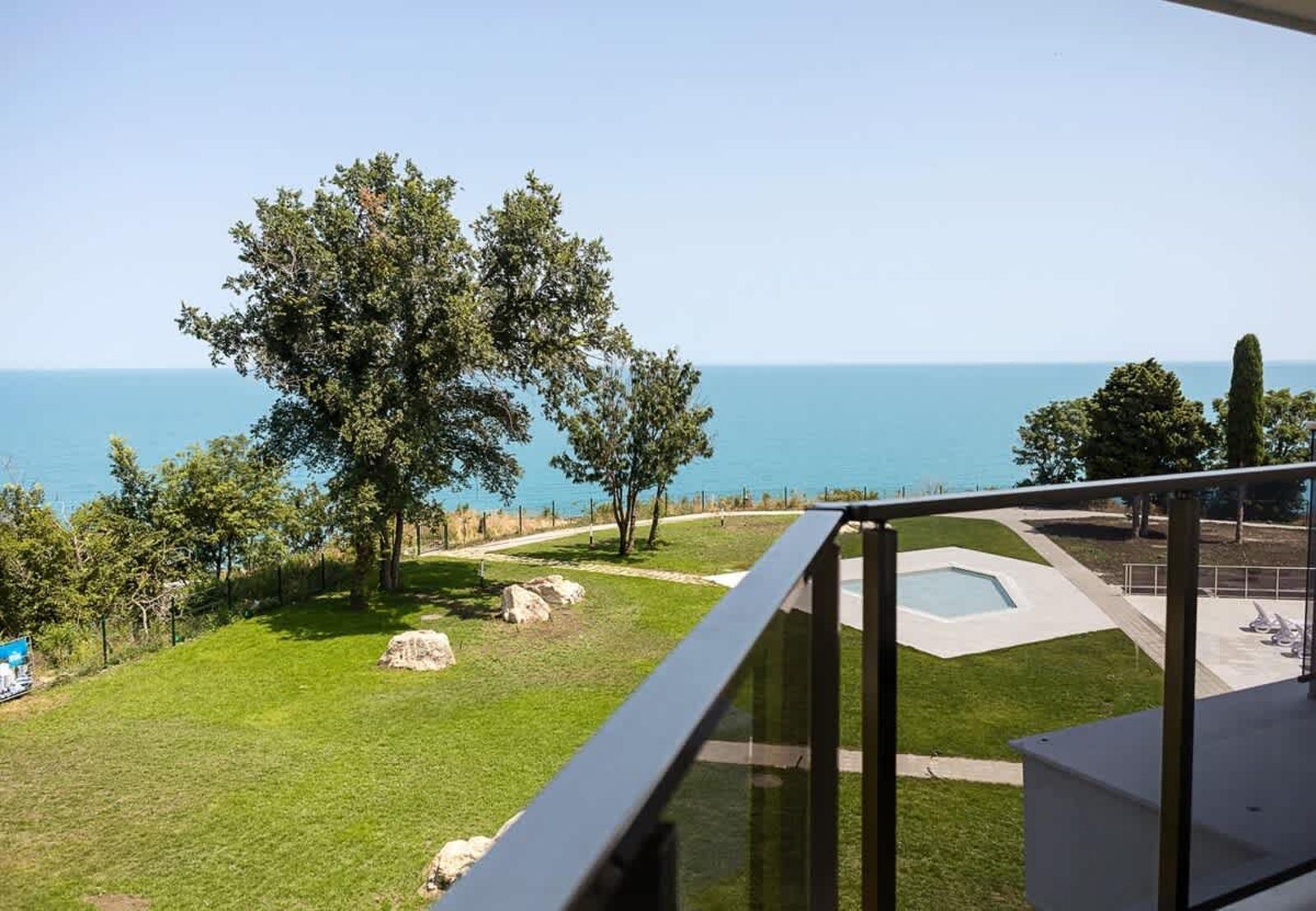 Stylish 1BR with Balcony &amp; Parking | Skyline Varna - Photo 31