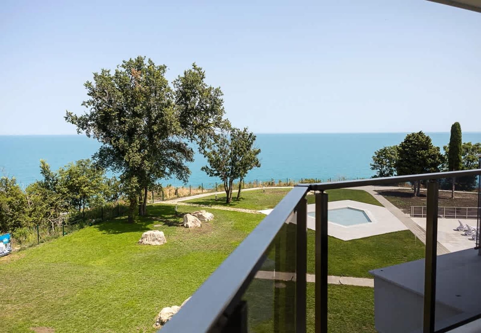 Stylish 1BR with Balcony &amp; Parking | Skyline Varna - Photo 31