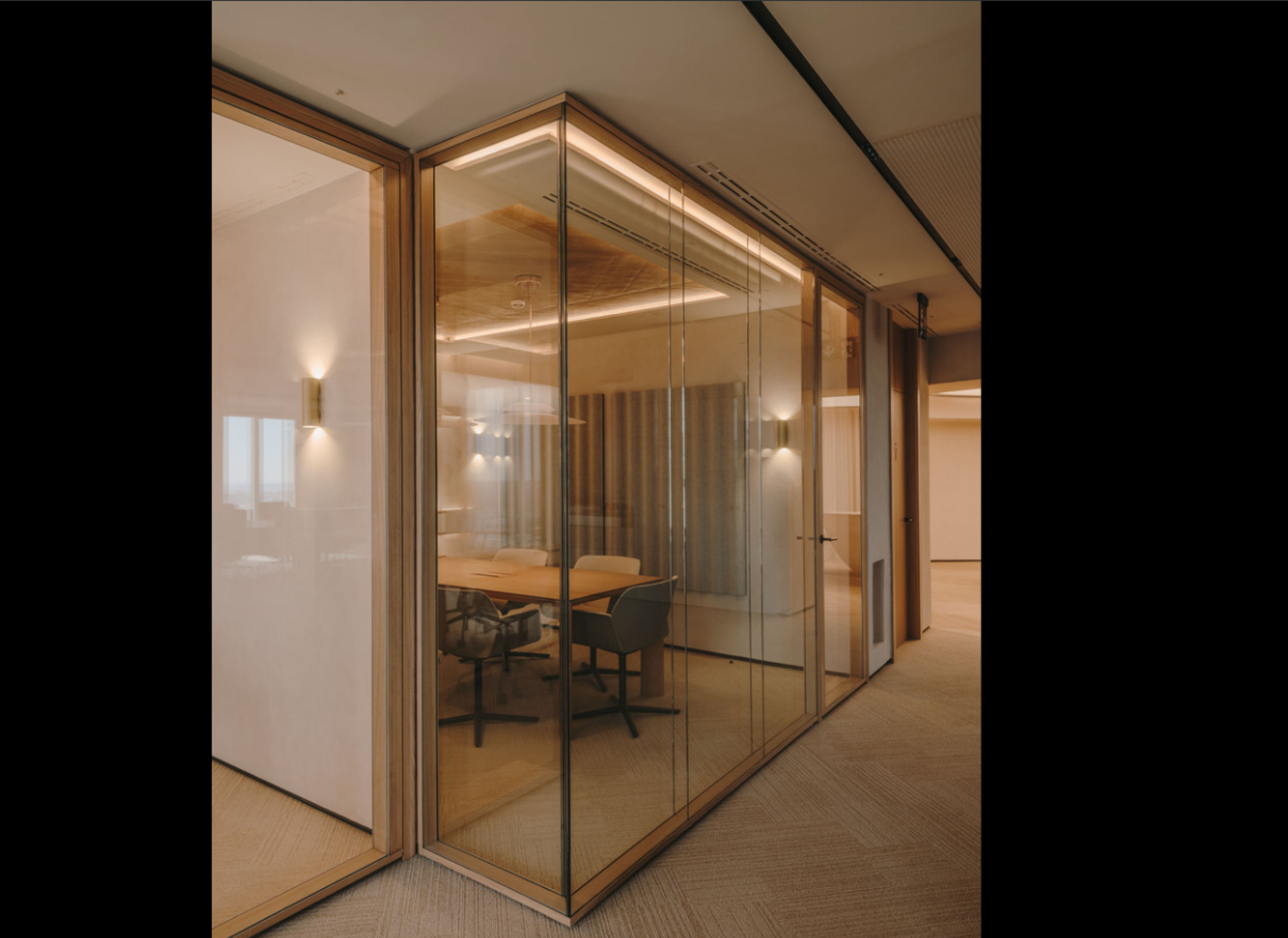 Torre Picasso Offices - Photo 7