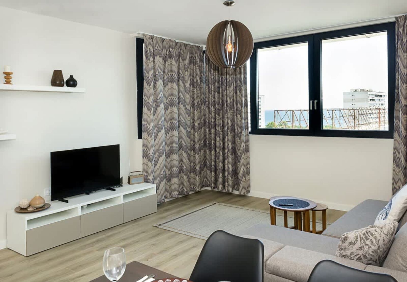 Sea View 1BD Modern Flat in Chayka - Photo 9