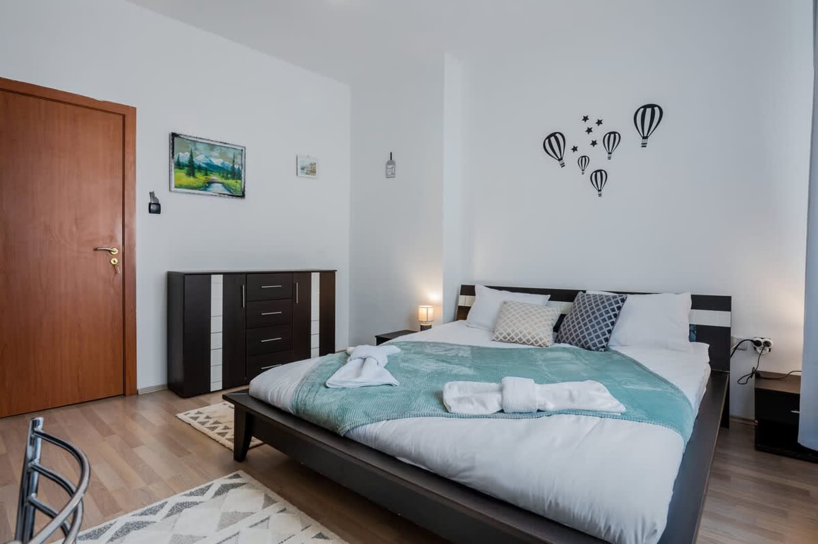 Cozy and Spacious 3BD Flat I 10 Min from NDK - Photo 5