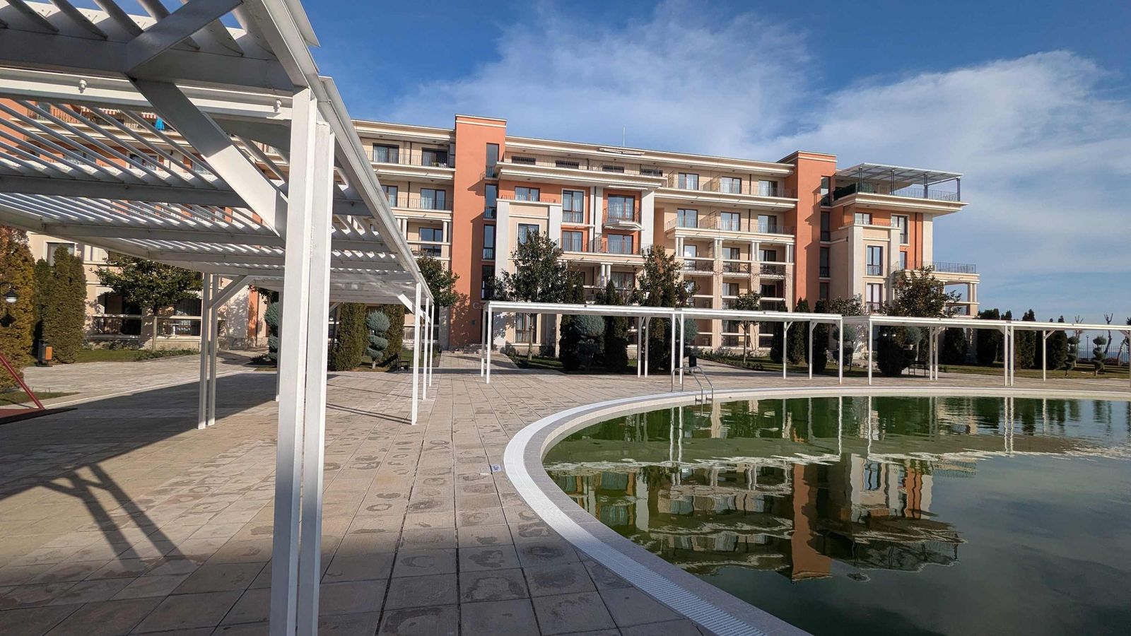 Bright and Spacious Beachfront Apartment with Sea View - Photo 15