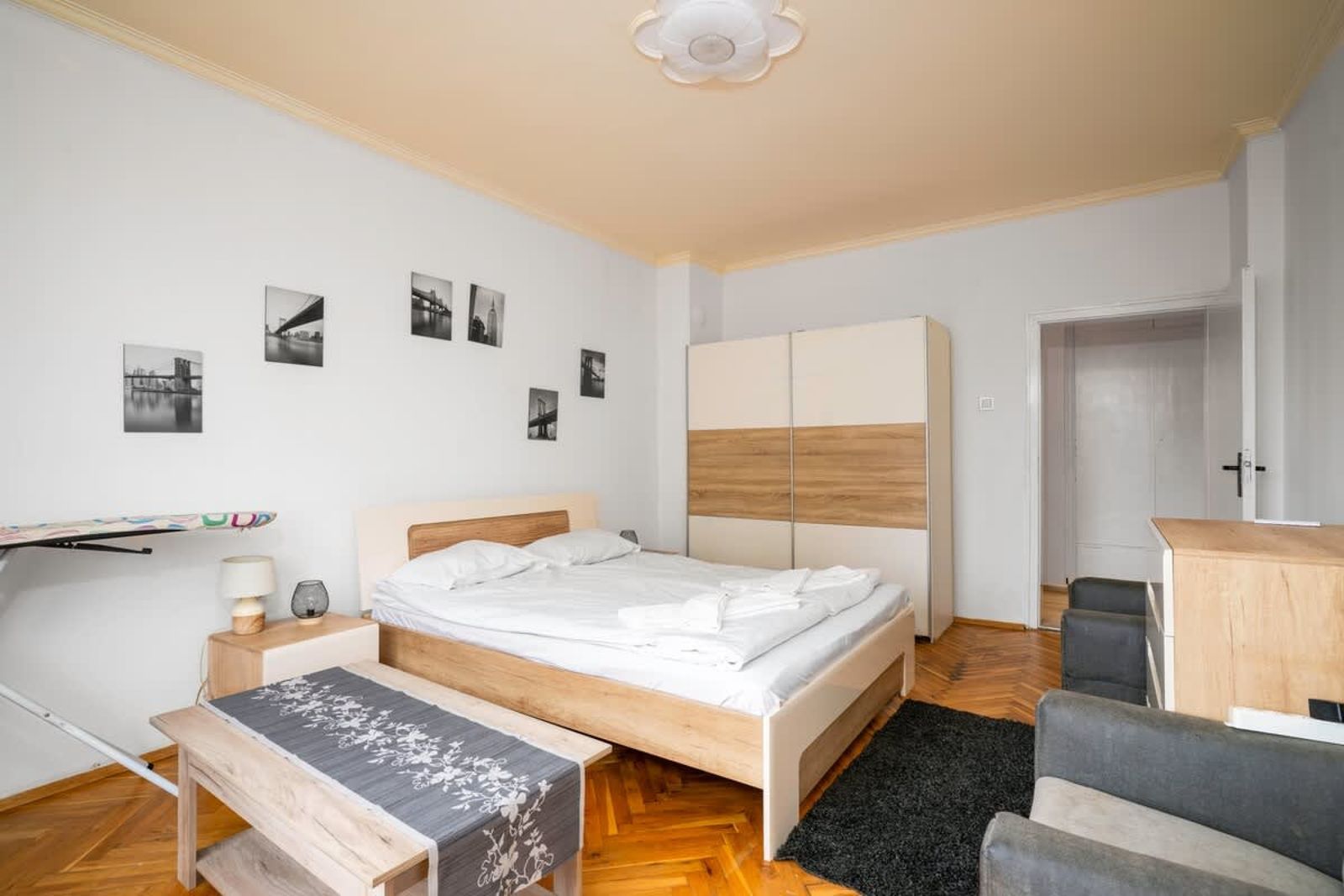 The Cosmopolitan Shine 1-BDR Pet-Friendly Flat - Photo 4