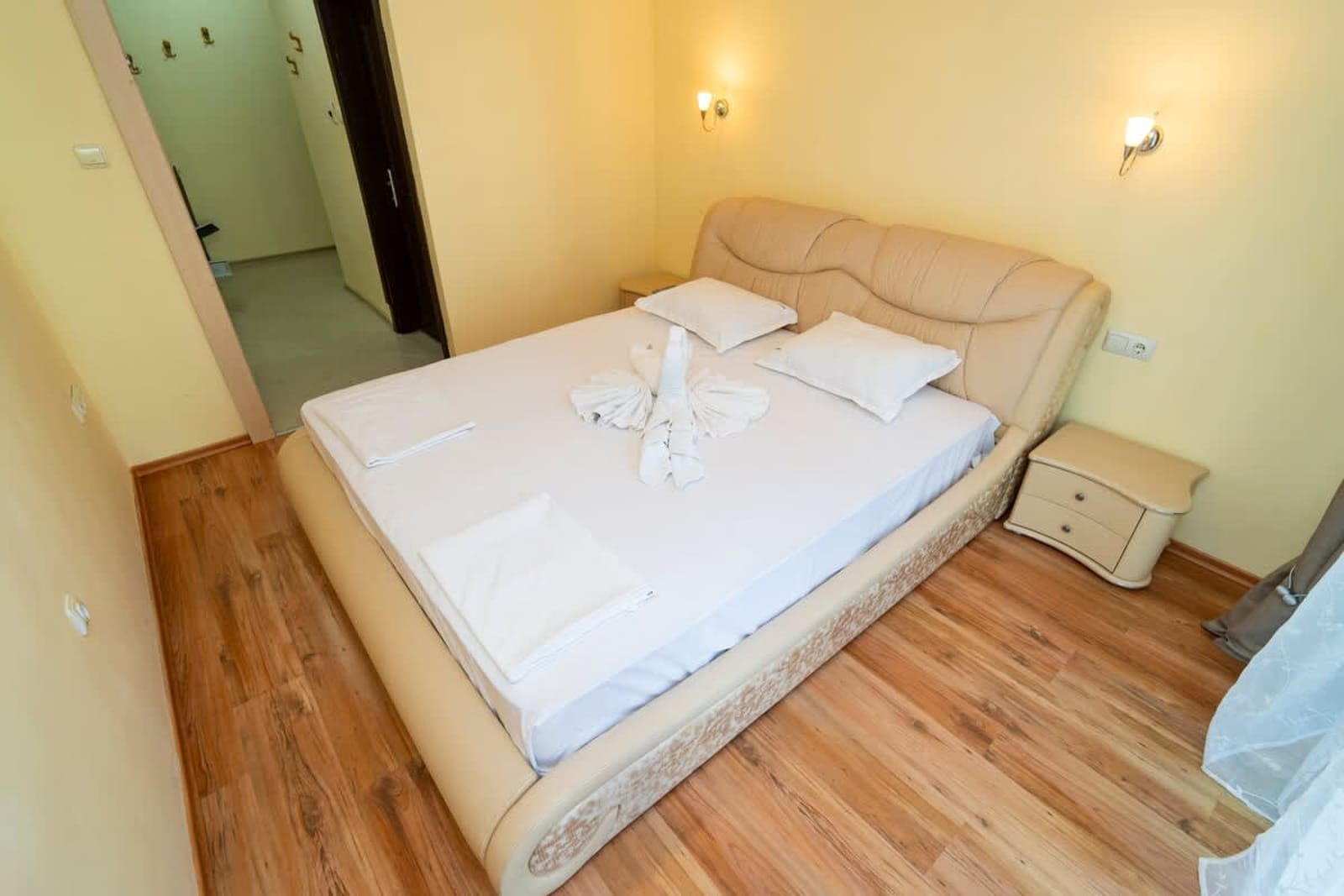 The Family Courtyard - Very LARGE 2BD Apartment - Photo 12