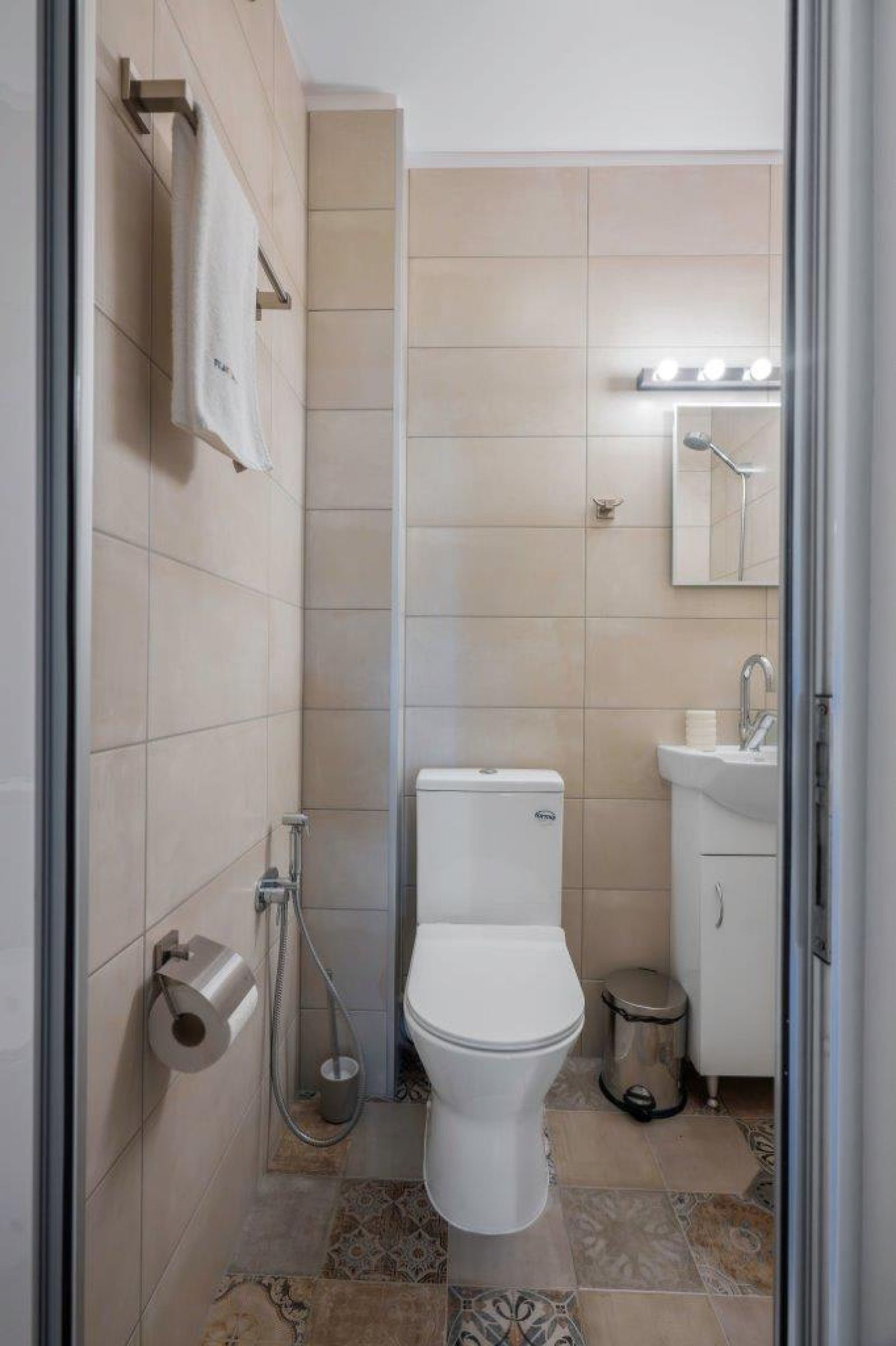 Charming &amp; Cozy 2BD Apartment with Natural Light - Photo 23