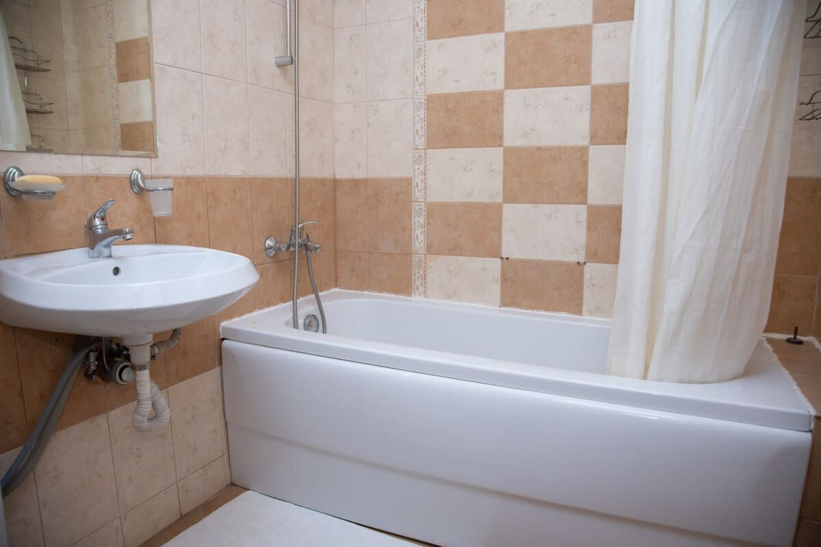 Sunny apartment in a complex with a POOL and GYM - Photo 16