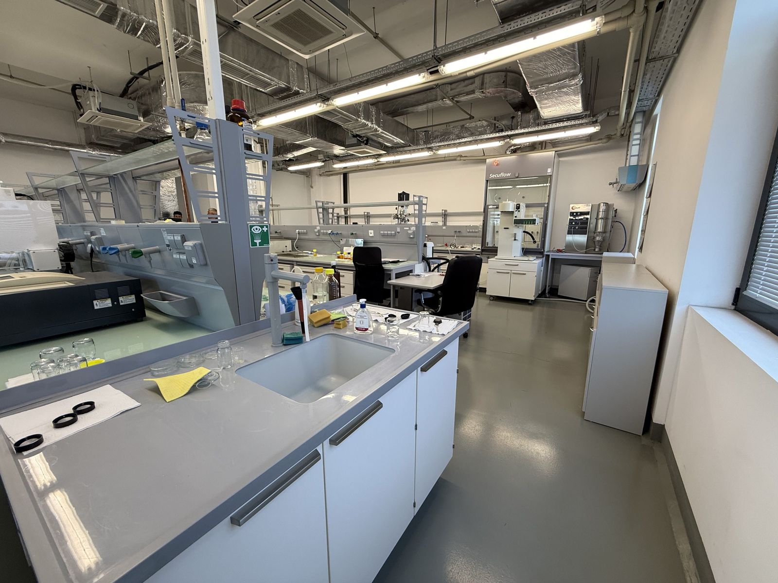 Modern Laboratory in Sofia - Photo 35