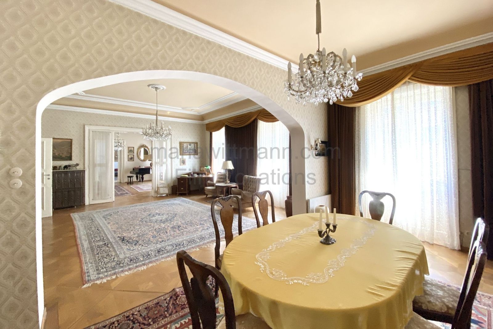 Classic Grand Apartment with Connecting Period Drawing Rooms - Photo 4