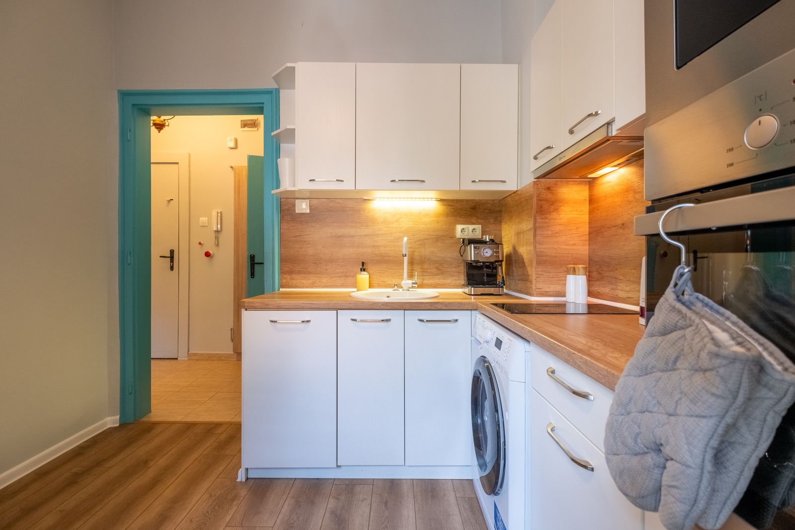 Great Central Cozy Apartment - Photo 5