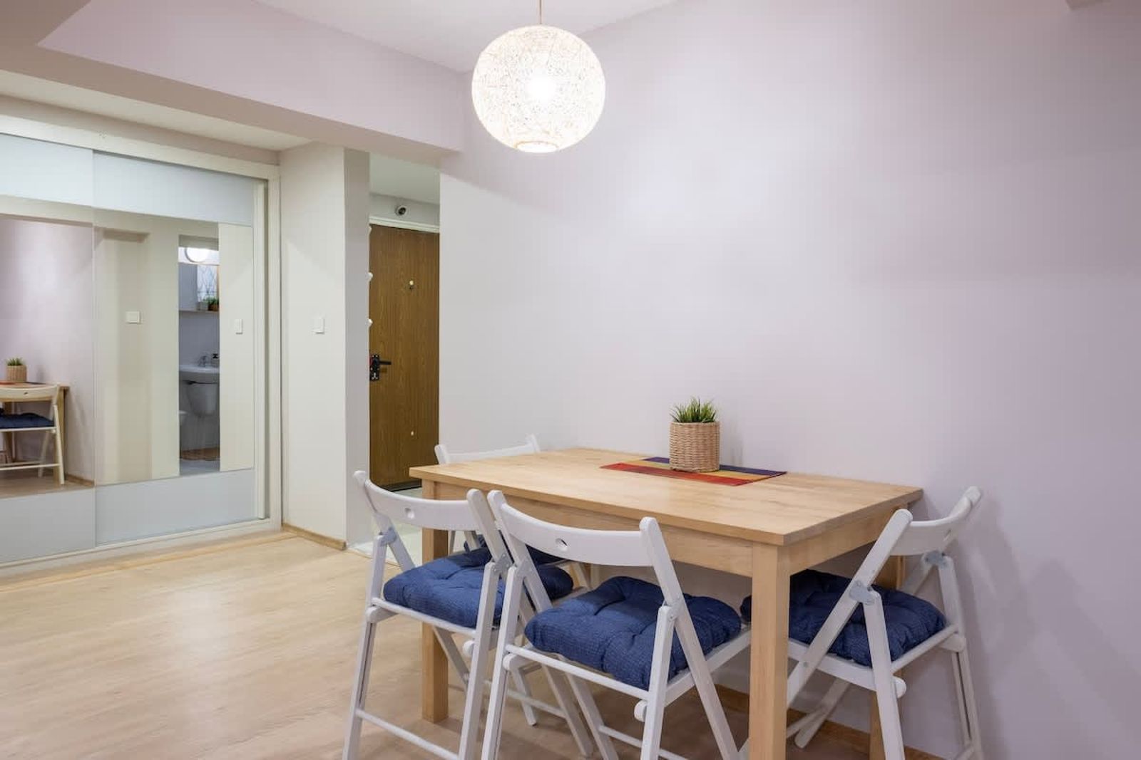 Central &amp; Beautiful Apartment - Perfect Location - Photo 14