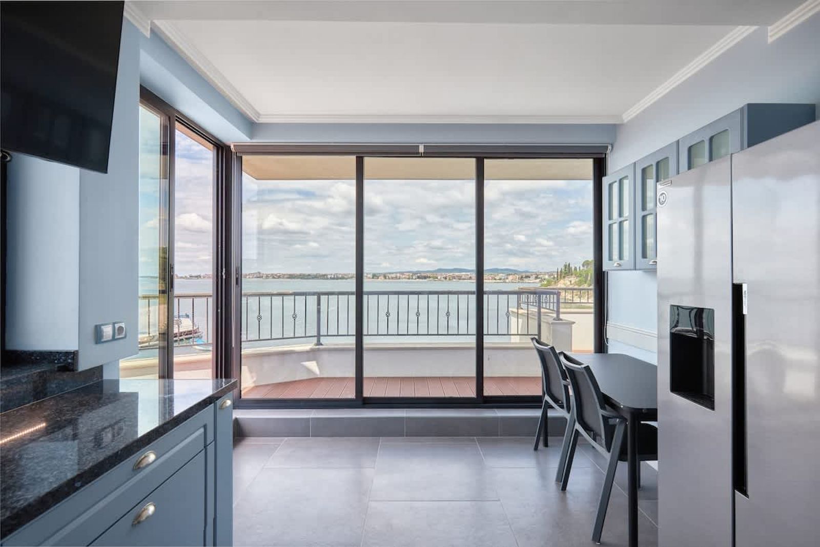 3BD Beach Paradise with a Stunning View + Parking - Photo 6