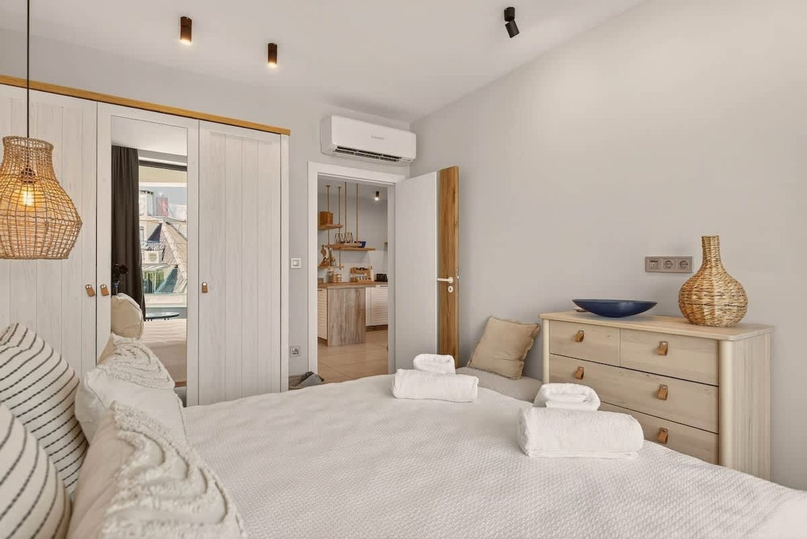 Breezy Boho 2BD Home with Sea View – Chayka - Photo 16