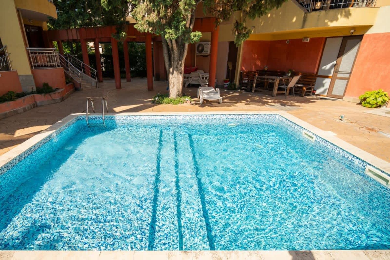 The Family Courtyard - Very LARGE 2BD Apartment - Photo 31