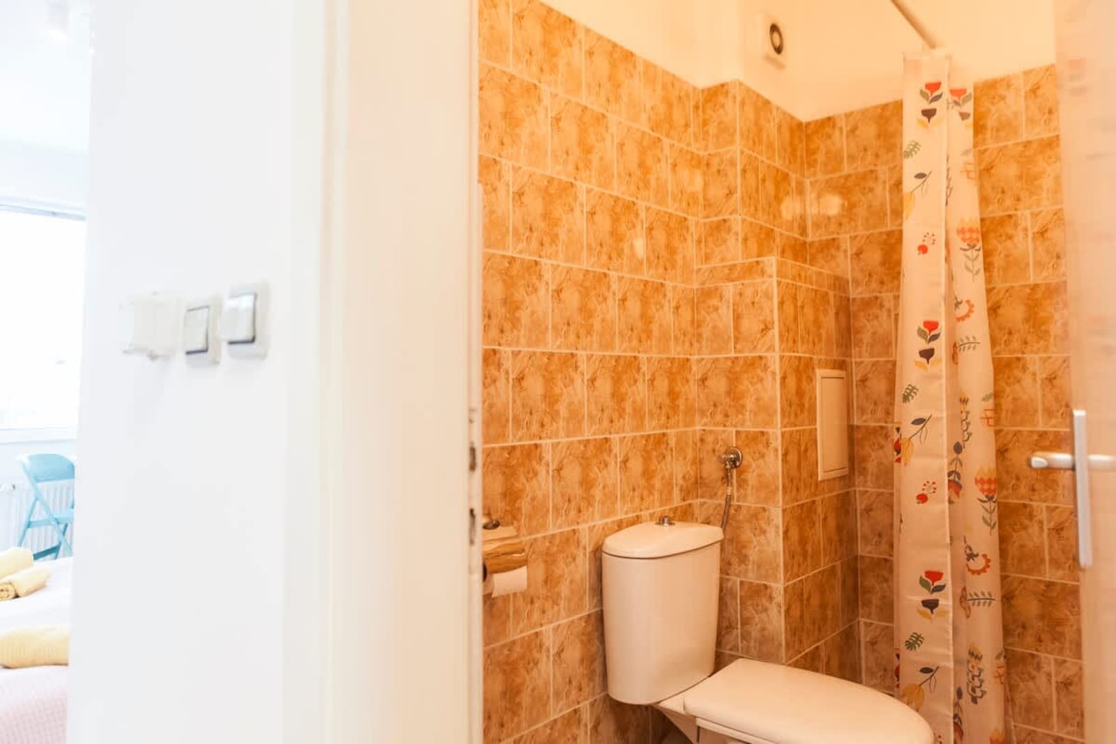 Tony's Sunny Rooftop Studio - Photo 20