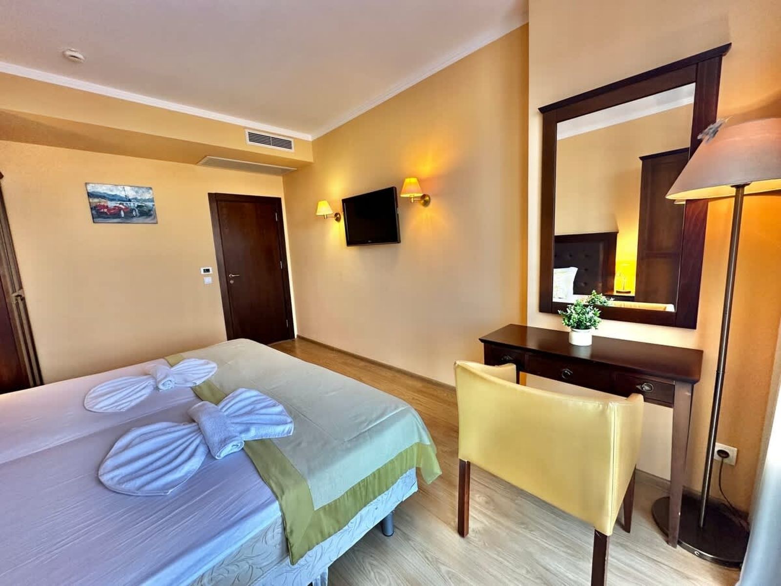 Cozy two bedroom in Royal Beach - Photo 46