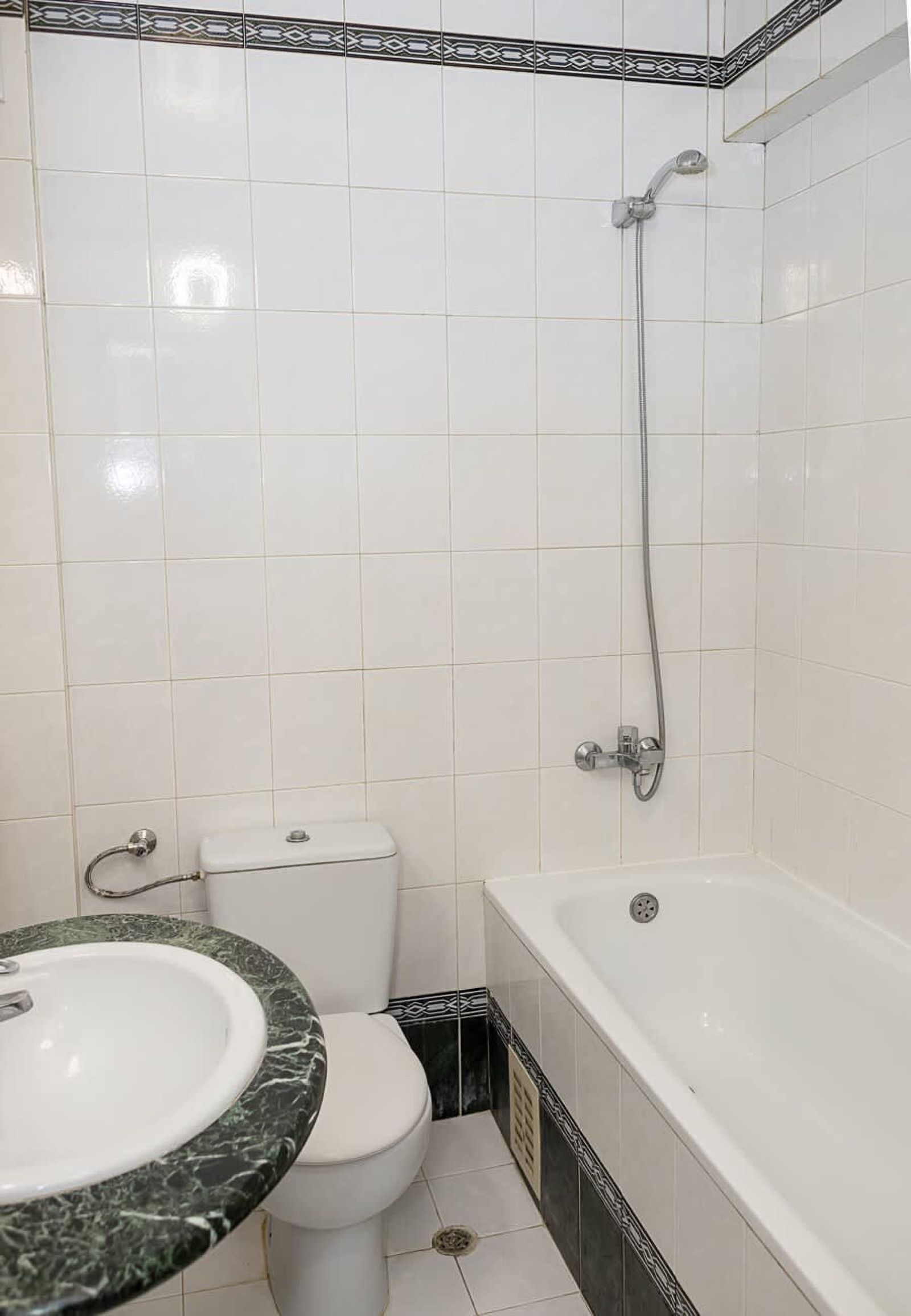 3BD Maisonette with Sea Views - Next to Sea Garden - Photo 33