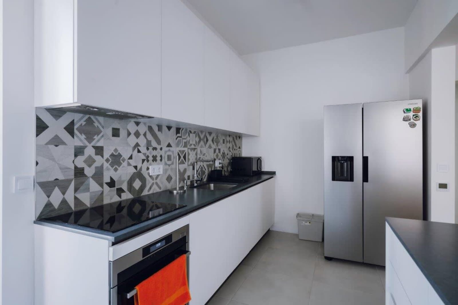 Luminous Central Retreat Spacious 2BD Apartment - Photo 18