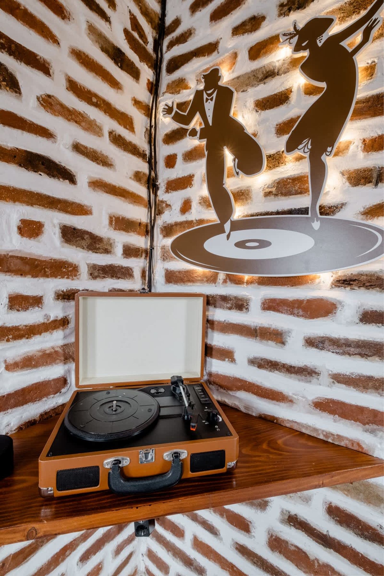 Gramophone off Vitosha Blvd: the Rhythm of Sofia - Photo 11