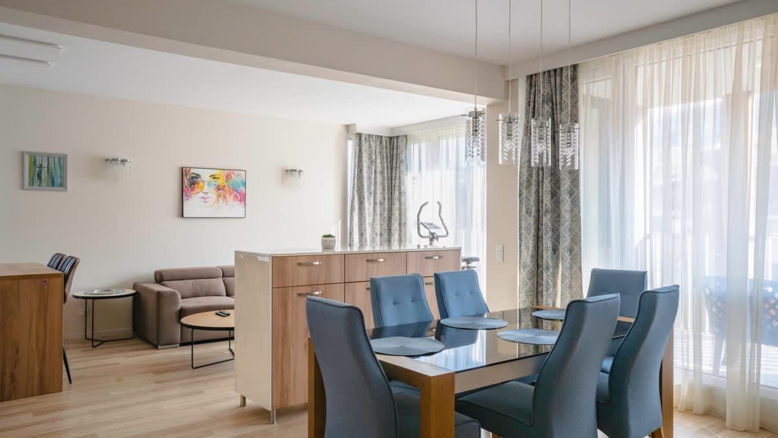 Modern &amp; Spacious Stay - Photo 6