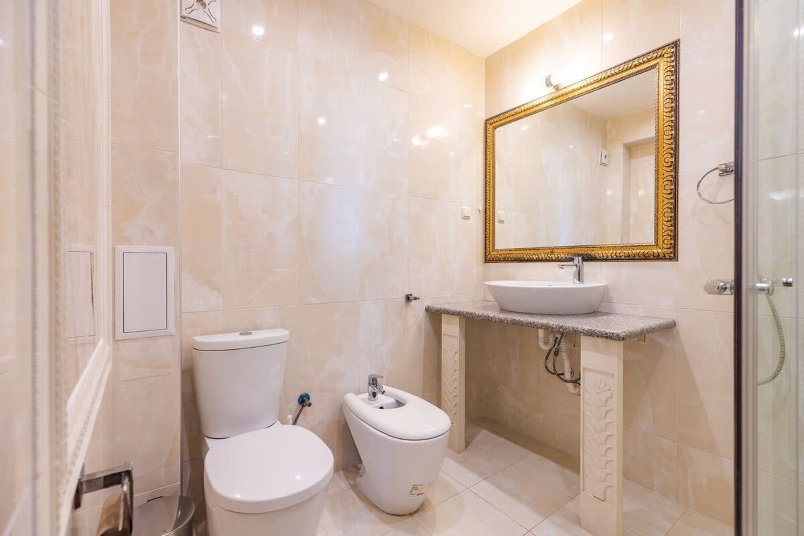 Elegant Apartment with Balcony in Argisht Palace - Photo 11