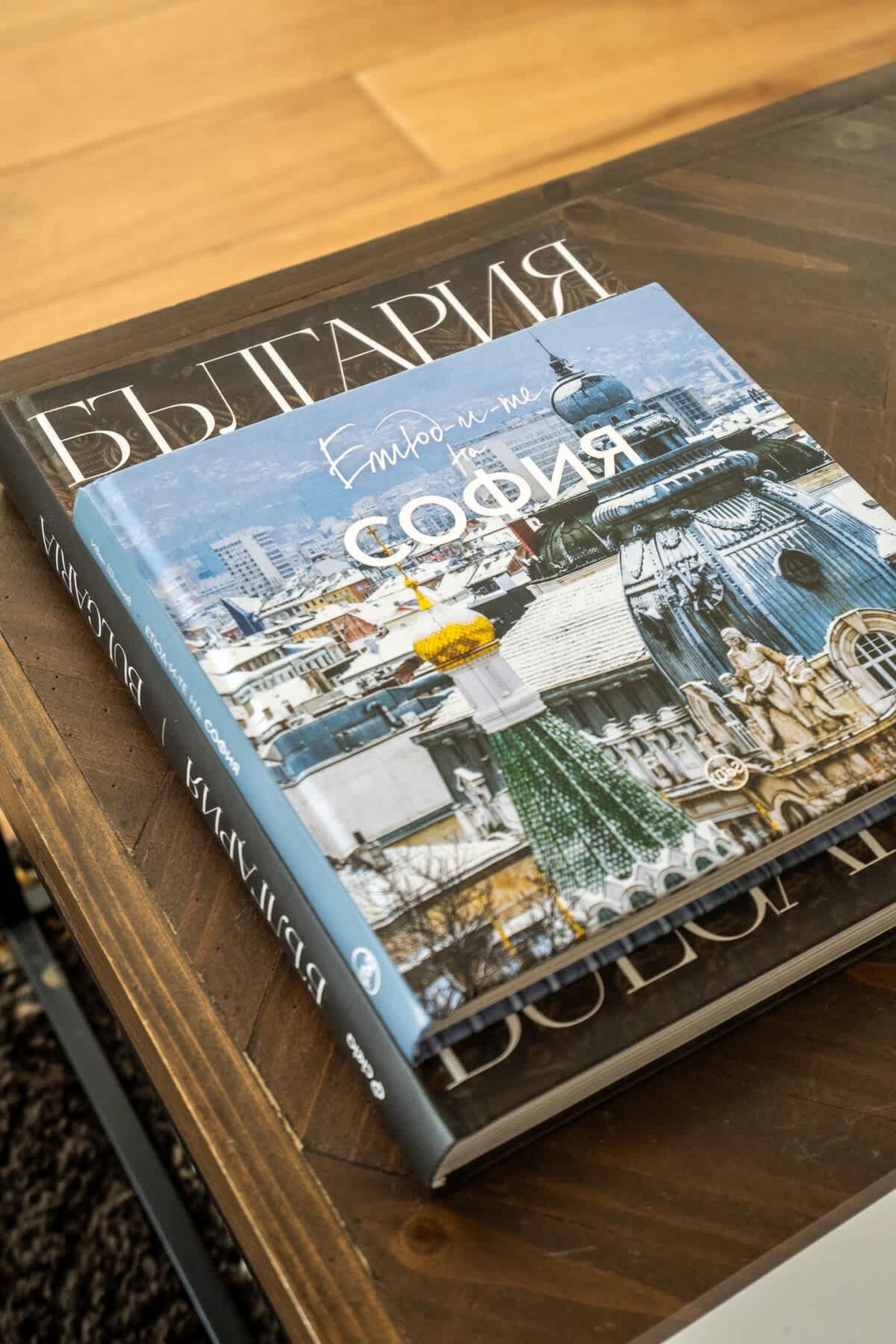 Elegant Getaway Near Iconic Eagles' Bridge - Photo 7