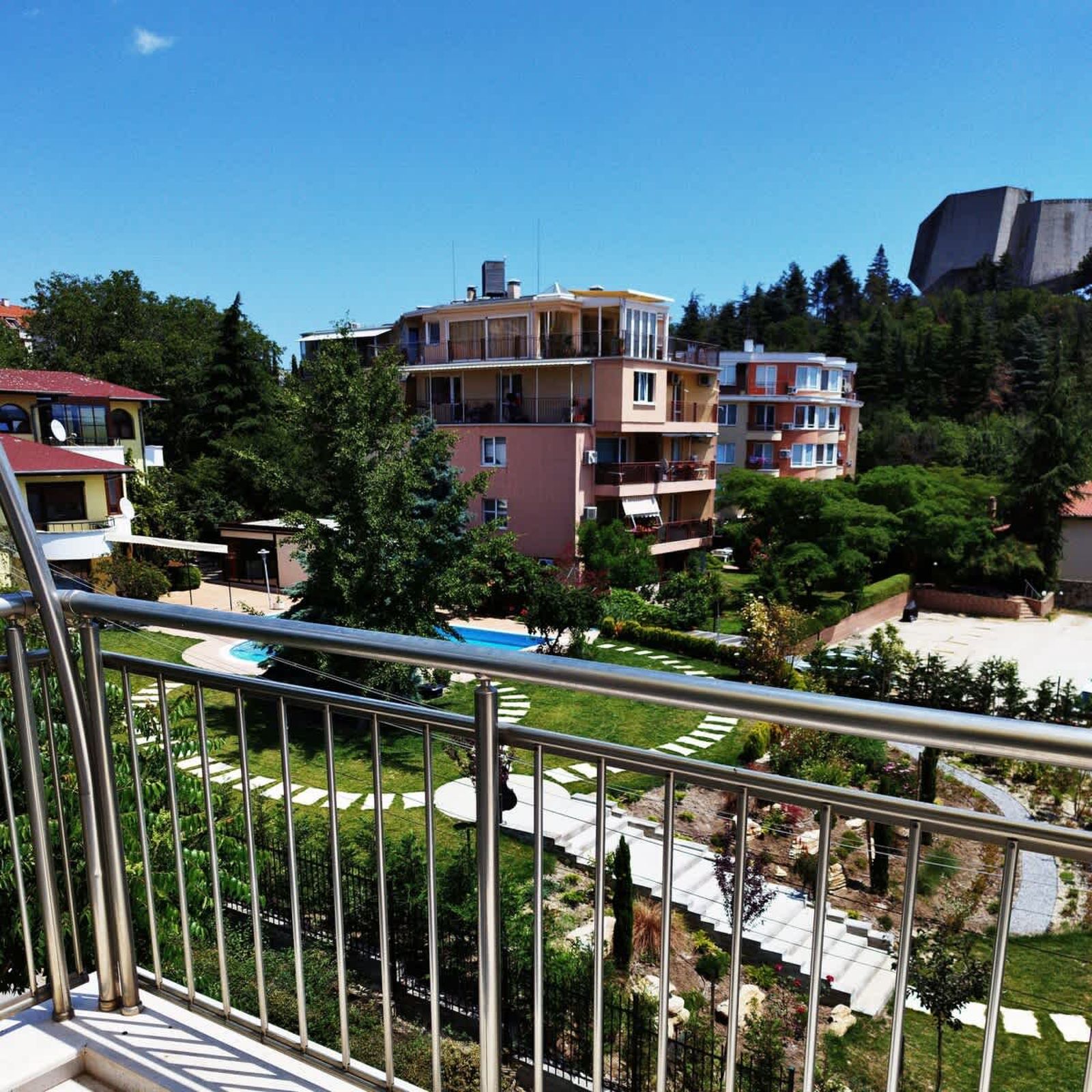 Peaceful Three-Bedroom in Briz, Varna - Photo 32