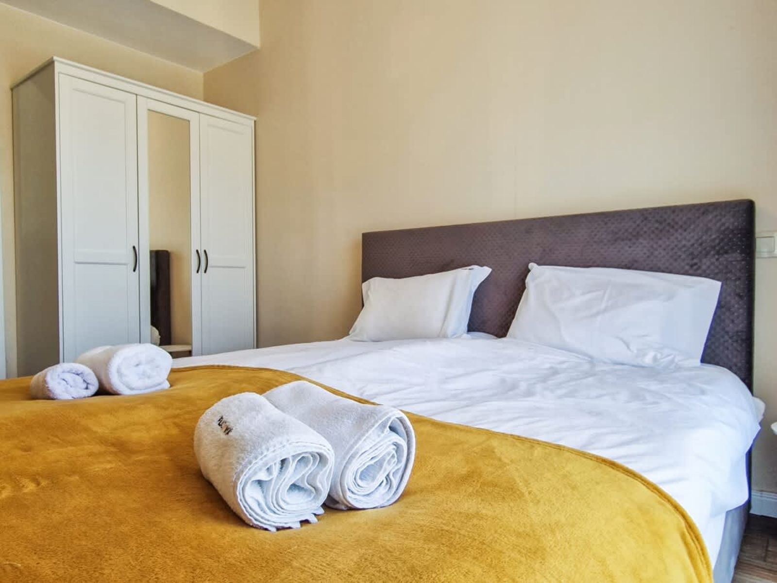 Cozy 2-BD Apartment in Bansko - Photo 11