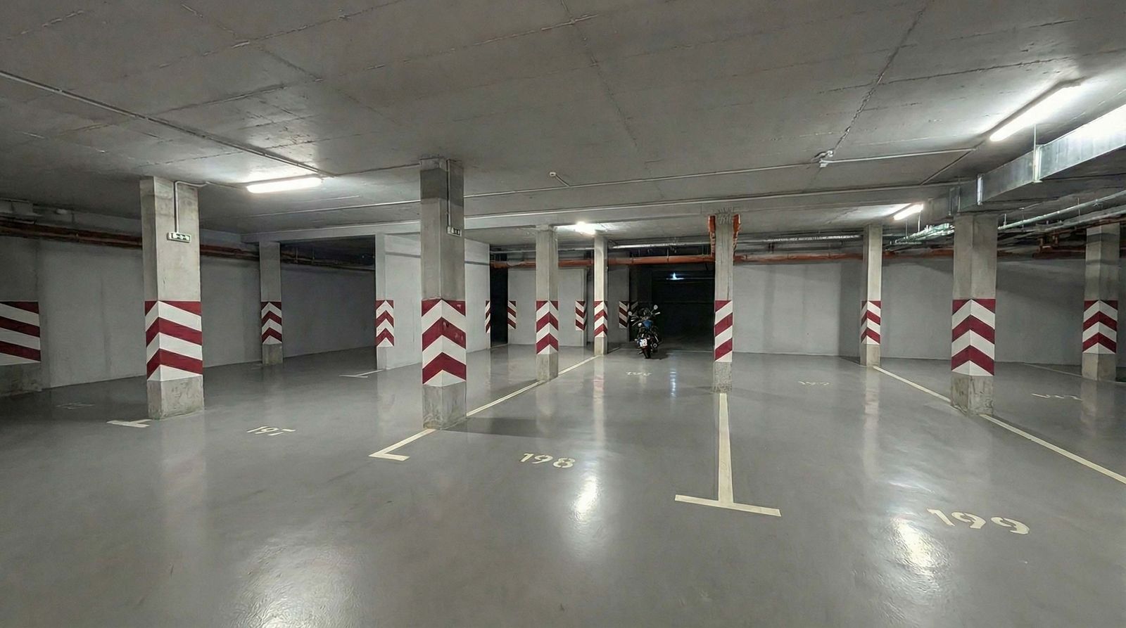 Luxury Apartment with Jacuzzi, River view &amp; Underground Parking - Photo 15